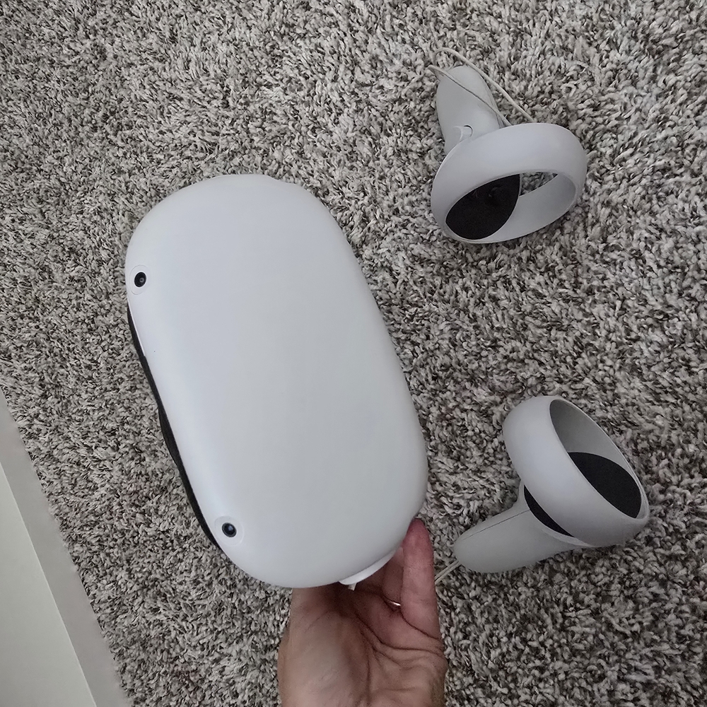 MERA Quest 2- VR Headset and Controllers - White